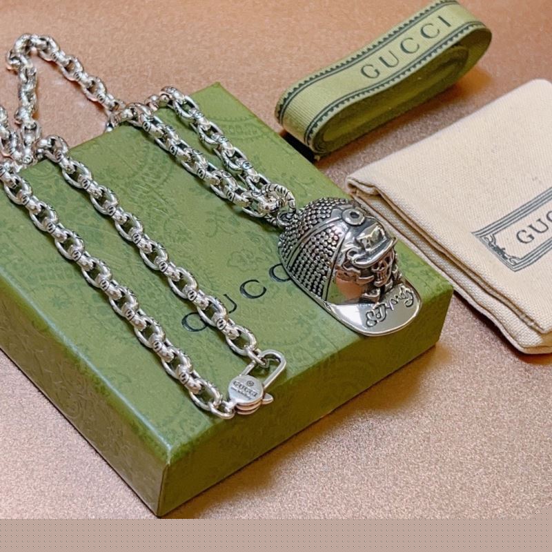 G*u*i necklaces